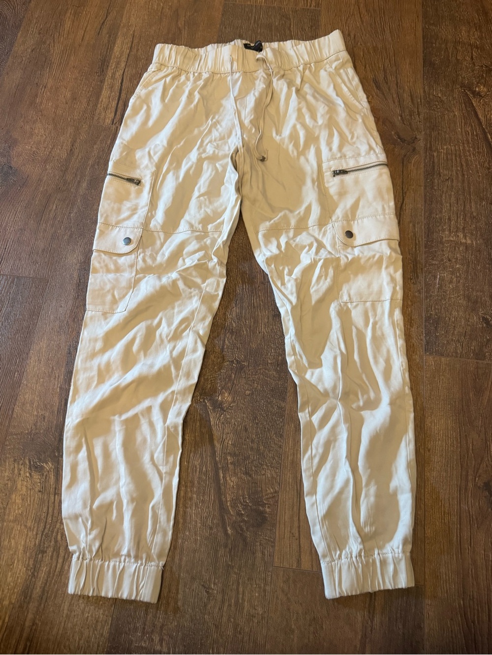 Banana Republic women’s Cargo Jogger Pants in Cream